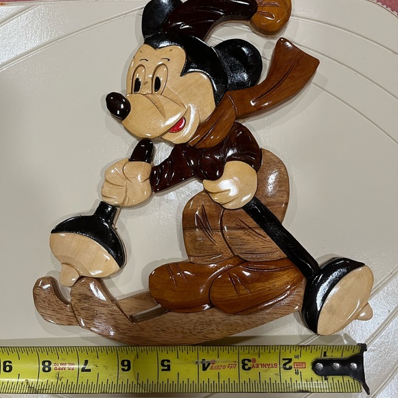 Mickey Mouse made out of wood skiing - Picture 7 of 8